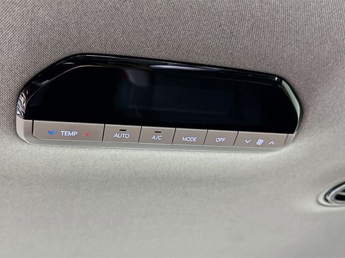 Used 2024 Kia EV9 Light Long Range RWD image 27