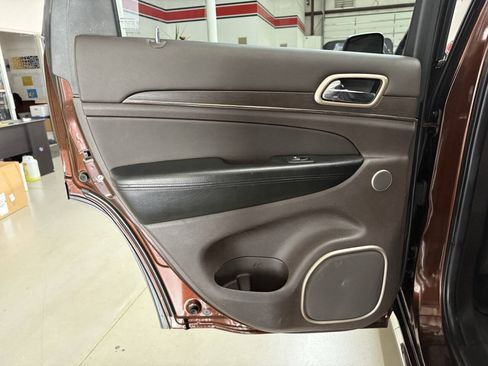 Used 2014 Jeep Grand Cherokee Summit AWD/4WD image 12