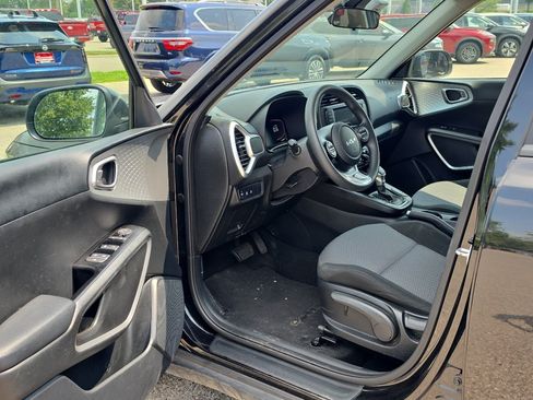 Used 2024 Kia Soul LX w/ Option Group 015 FWD image 10