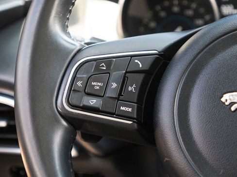 Used 2020 Jaguar F-PACE Premium AWD/4WD image 16