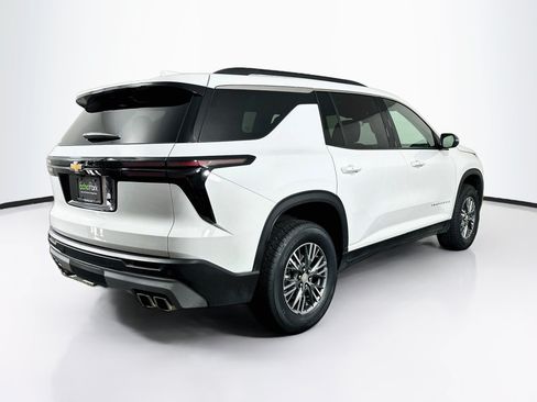 Used 2025 Chevrolet Traverse LT FWD image 9