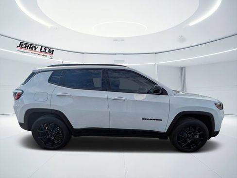 New 2026 Jeep Compass Latitude image 2