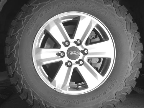 Used 2016 Ford F150 XLT w/ Trailer Tow Package AWD/4WD image 9