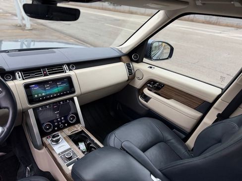 Used 2019 Land Rover Range Rover HSE image 18