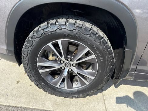 Used 2018 Toyota Highlander Plus AWD/4WD image 16