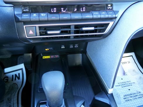 Used 2025 Toyota Camry LE w/ Convenience Package FWD image 11