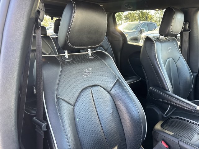 Used 2025 Chrysler Pacifica Limited FWD image 28