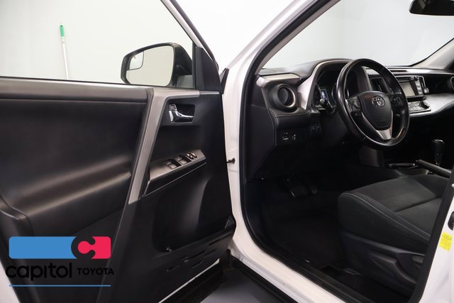 Used 2016 Toyota RAV4 XLE AWD/4WD image 8