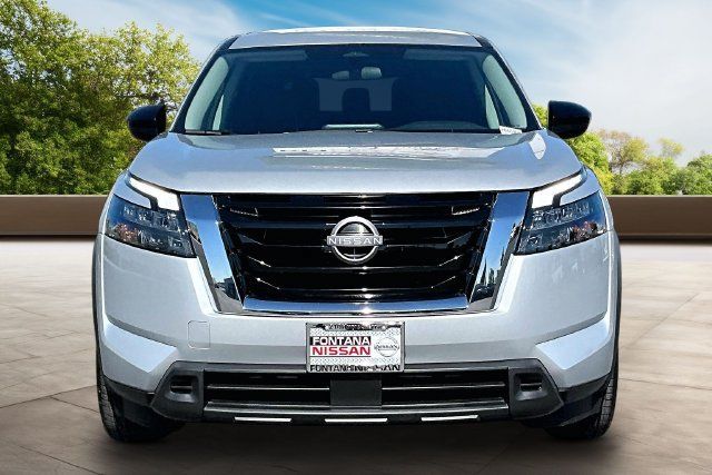 Certified 2023 Nissan Pathfinder S FWD image 2