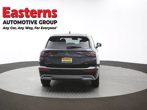 Used 2025 Mitsubishi Outlander SE AWD/4WD image 38