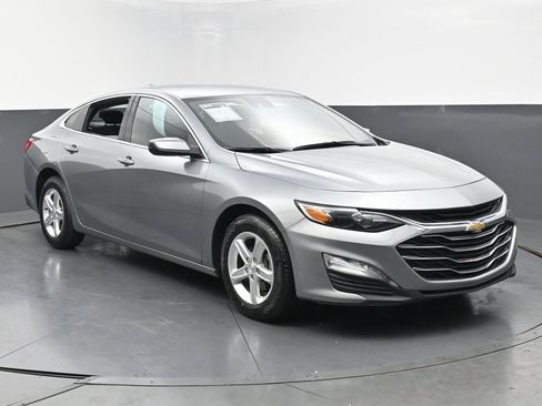 Used 2024 Chevrolet Malibu LT image 3