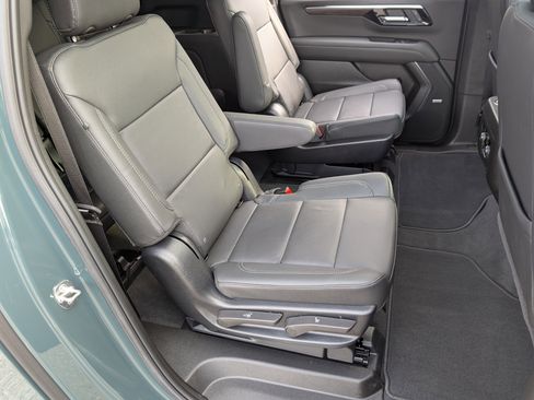 Used 2025 Chevrolet Suburban Z71 w/ Comfort Package image 21