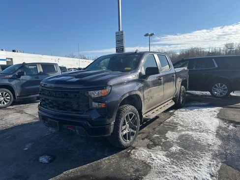 Used 2024 Chevrolet Silverado 1500 Custom Trail Boss w/ LPO, Dark Essentials Package image 4