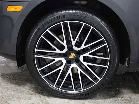 Certified 2026 Porsche Macan image 39