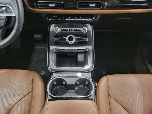 Used 2023 Lincoln Nautilus Reserve AWD/4WD image 16