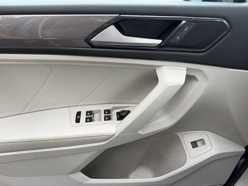 Certified 2024 Volkswagen Tiguan SE FWD image 31