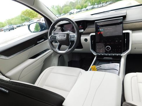 Used 2024 GMC Acadia Denali w/ Super Cruise Package image 7