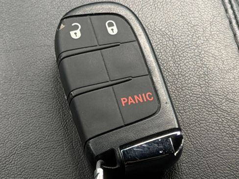 Used 2025 Jeep Compass Trailhawk AWD/4WD image 21