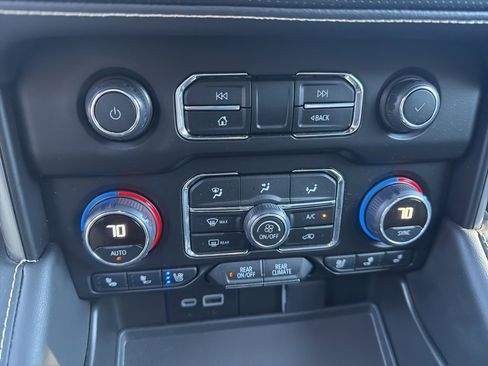 Certified 2024 Chevrolet Suburban Premier image 24