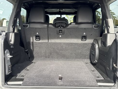 Used 2021 Jeep Wrangler Unlimited Rubicon image 31