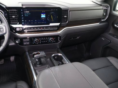 Used 2025 Chevrolet Silverado 1500 LT Trail Boss w/ Convenience Package II AWD/4WD image 14