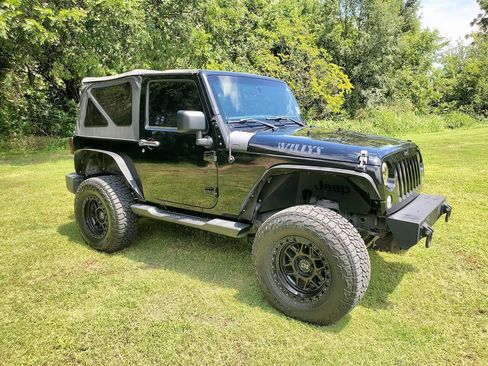 Used 2015 Jeep Wrangler Sport AWD/4WD image 4