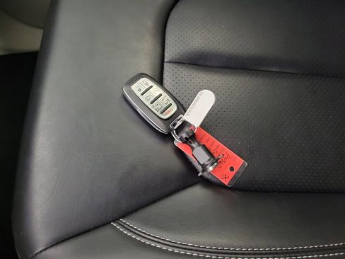 Used 2024 Chrysler Pacifica Select image 27