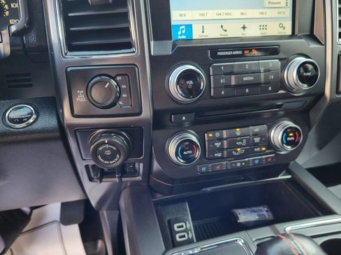 Used 2017 Ford F150 Lariat w/ Equipment Group 502A Luxury AWD/4WD image 13