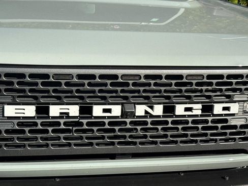 Used 2022 Ford Bronco Badlands image 10