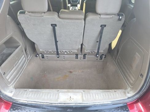 Used 2013 Chrysler Town & Country Touring image 7