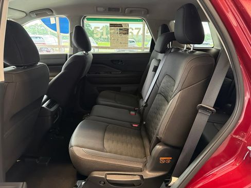 Used 2025 Nissan Pathfinder SV AWD/4WD image 14