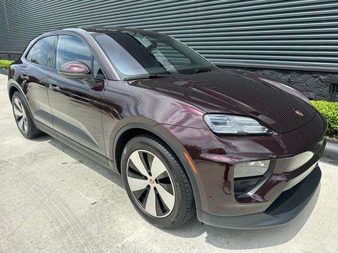 Certified 2025 Porsche Macan Electric RWD image 11