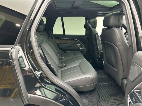 Used 2025 Land Rover Range Rover SE AWD/4WD image 19