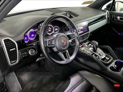 Used 2022 Porsche Cayenne image 33