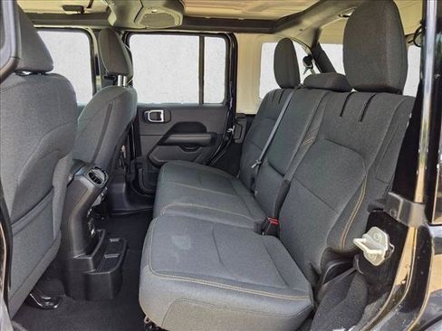 Used 2024 Jeep Wrangler Unlimited Sahara AWD/4WD image 18