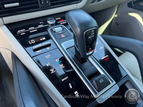 Used 2022 Porsche Cayenne S Platinum AWD/4WD image 23