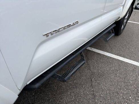 Used 2019 Toyota Tacoma SR5 AWD/4WD image 10