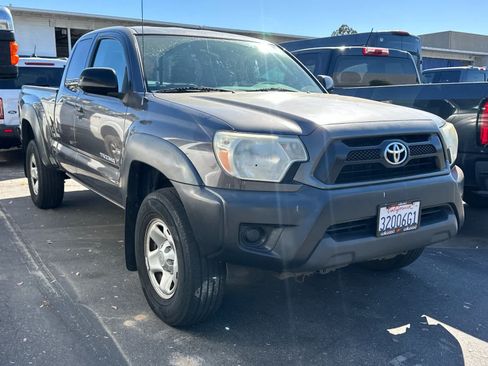 Used 2012 Toyota Tacoma PreRunner w/ Convenience Pkg RWD image 3