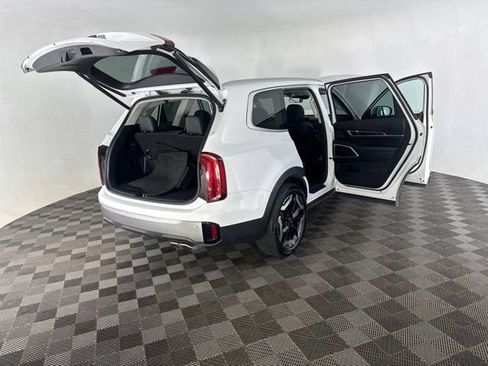 Certified 2025 Kia Telluride S FWD image 16