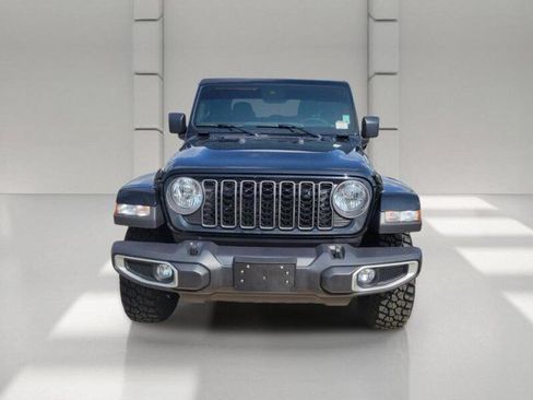 Used 2025 Jeep Gladiator Sport AWD/4WD image 2