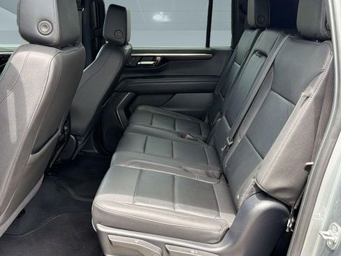 Used 2025 Chevrolet Suburban Z71 AWD/4WD image 14
