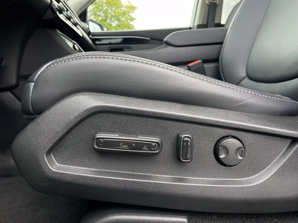 Certified 2025 Honda Pilot Touring image 24