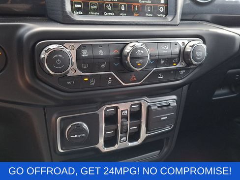 Used 2022 Jeep Wrangler Unlimited Sport AWD/4WD image 17