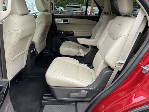 Used 2023 Ford Explorer Platinum w/ Technology Package AWD/4WD image 17