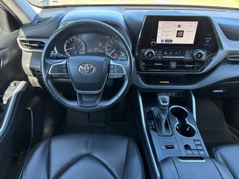 Used 2023 Toyota Highlander XLE image 11