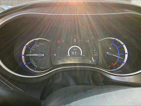 Used 2024 Chrysler Pacifica Limited FWD image 13