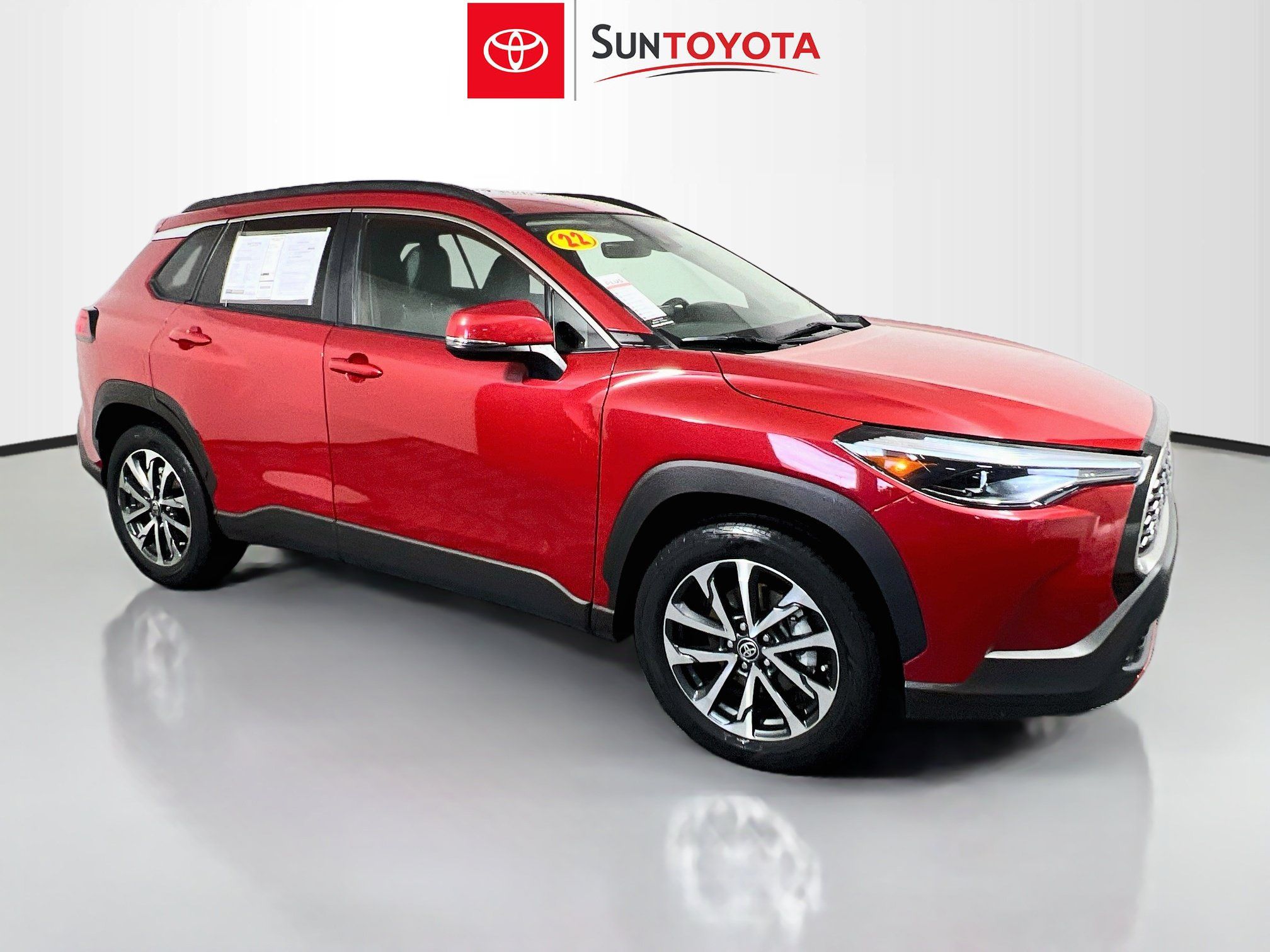 Used 2022 Toyota Corolla Cross XLE w/ Convenience Package FWD image 1