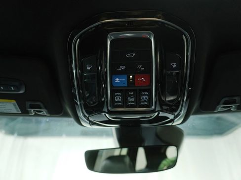 Used 2022 Jeep Grand Cherokee Overland AWD/4WD image 22