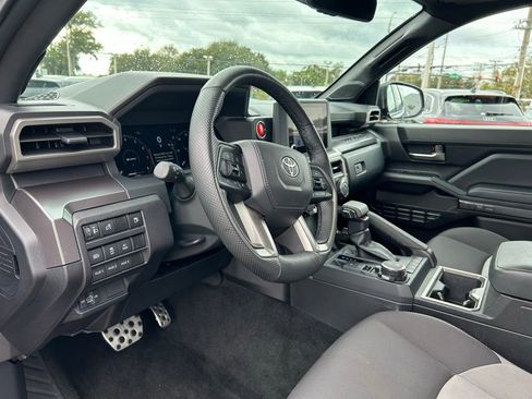 Used 2025 Toyota Tacoma TRD Sport w/ TRD Sport Upgrade Package image 16