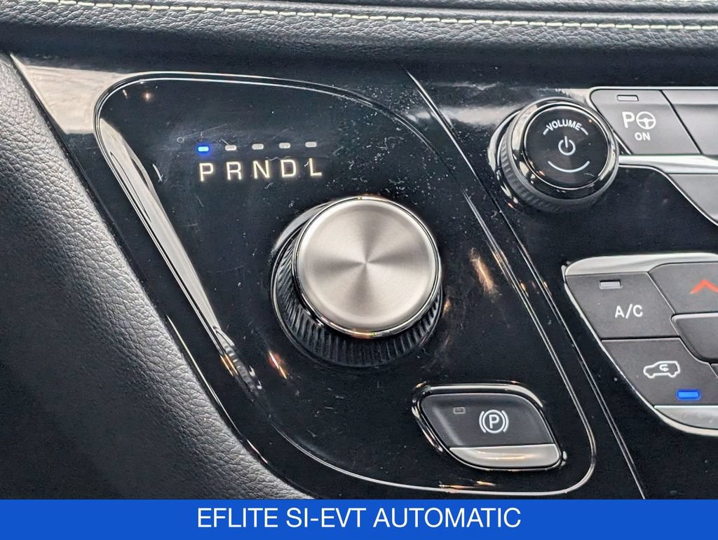 Used 2024 Chrysler Pacifica Limited FWD image 28